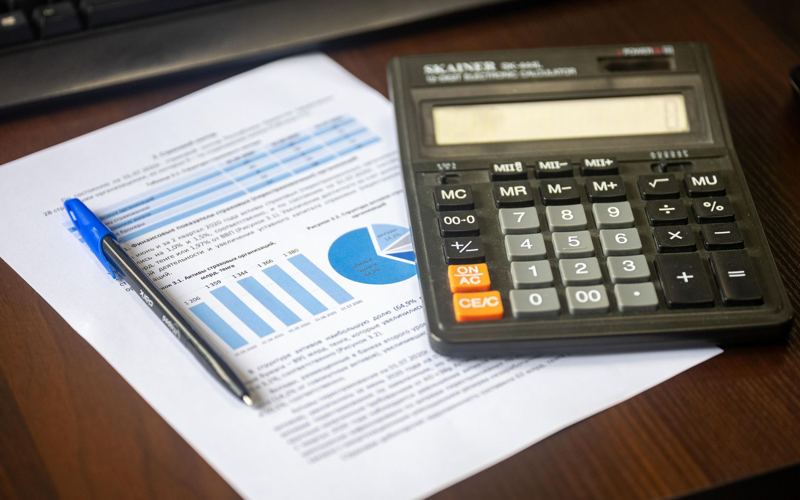 Calculadora sobre relatórios impressos com gráficos